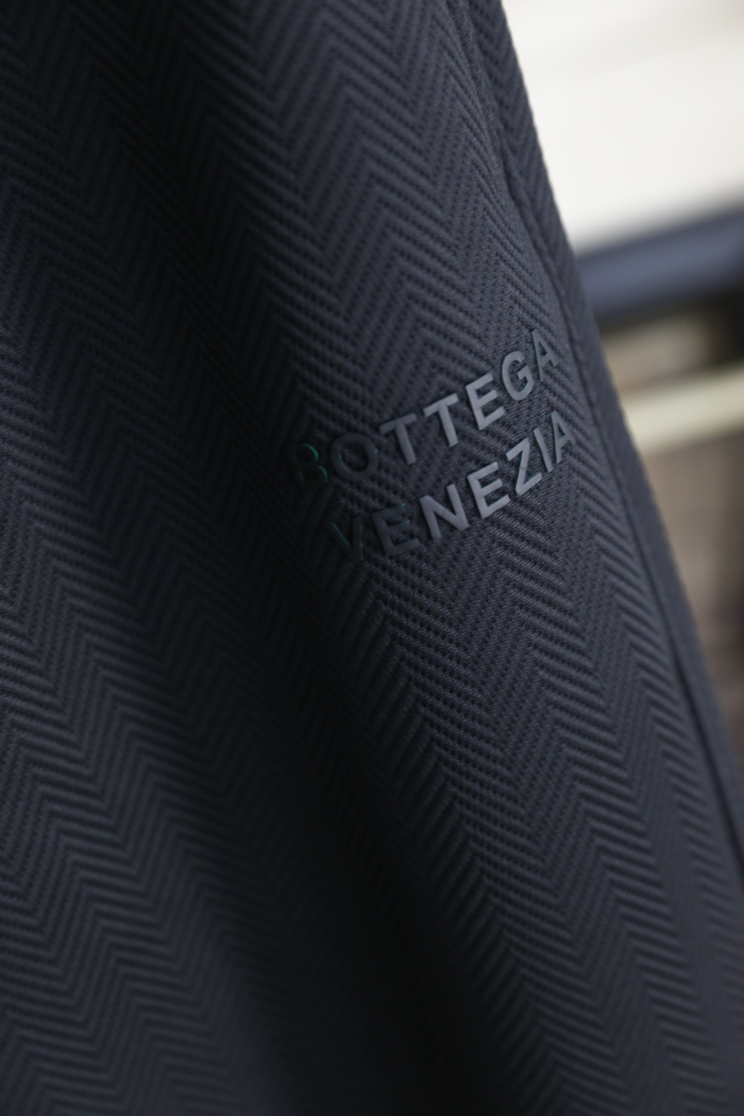 🔥葆蝶家/BV.2025秋季时尚新品男士休闲裤！采用进口舒适保暖面料，奢华经典品牌字母LOGO设计 上身