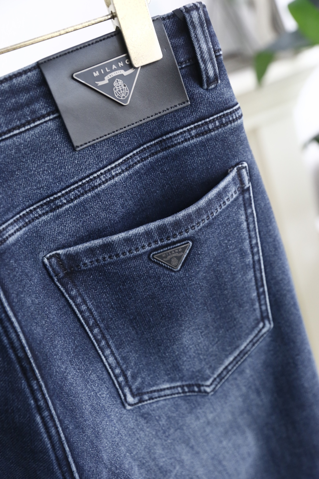 🔥普拉*/Pr*da.25秋季新品时尚男士牛仔裤👖采用客供水洗弹力牛仔裤！奢华经典三角标Logo设计！时