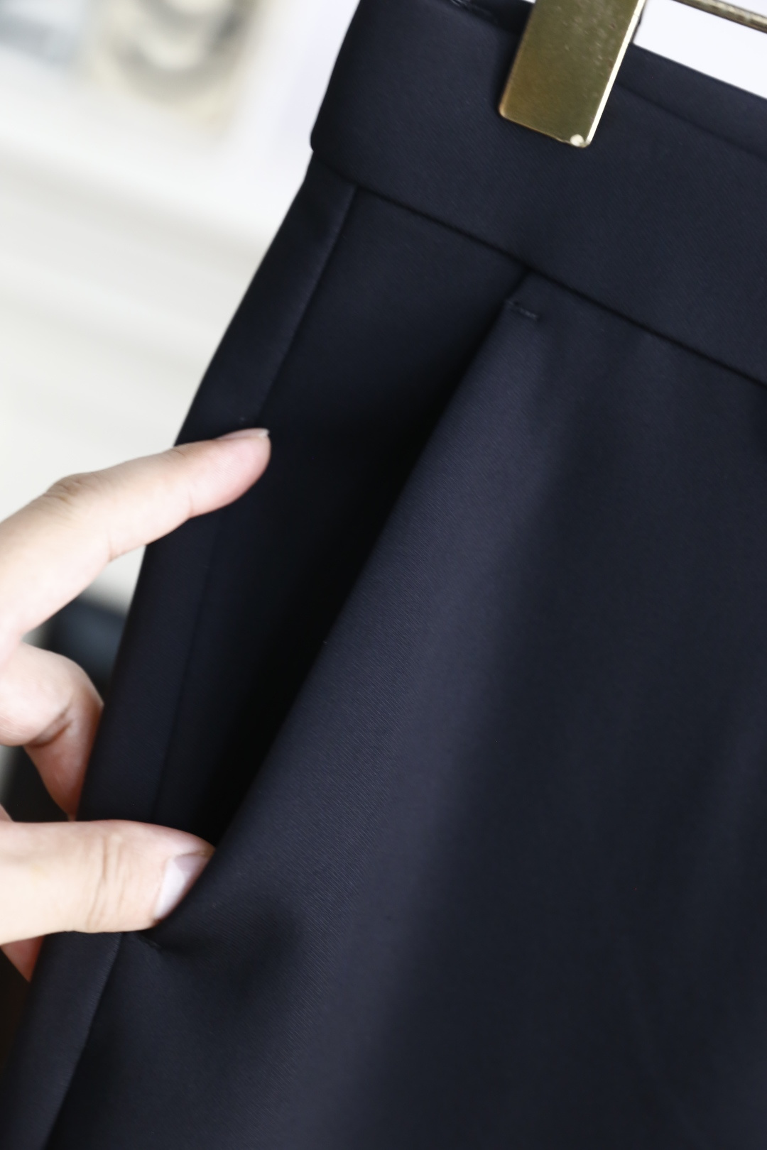 🔥MIUMIU.2025秋季新品🆕时尚男士休闲西裤！采用舒适定制棉面料，奢华经典品牌LOGO设计！上身随