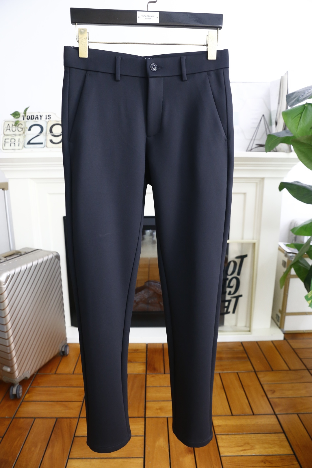 🔥MIUMIU.2025秋季新品🆕时尚男士休闲西裤！采用舒适定制棉面料，奢华经典品牌LOGO设计！上身随