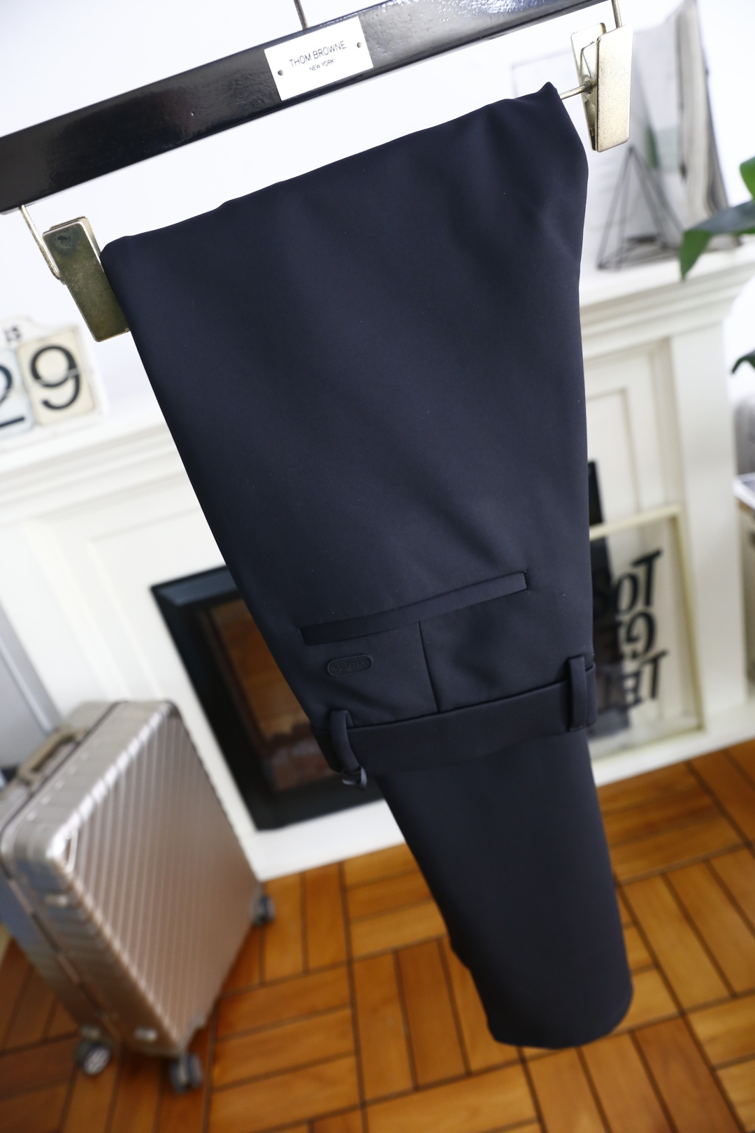 🔥MIUMIU.2025秋季新品🆕时尚男士休闲西裤！采用舒适定制棉面料，奢华经典品牌LOGO设计！上身随