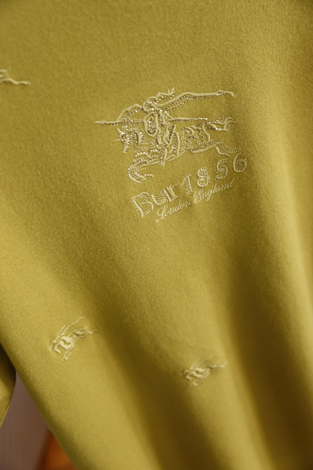 🔥巴宝丽/Burb*rry.2025秋季新品时尚男士打底针织衫！时尚经典圆领设计！奢华经典品牌战马LOG