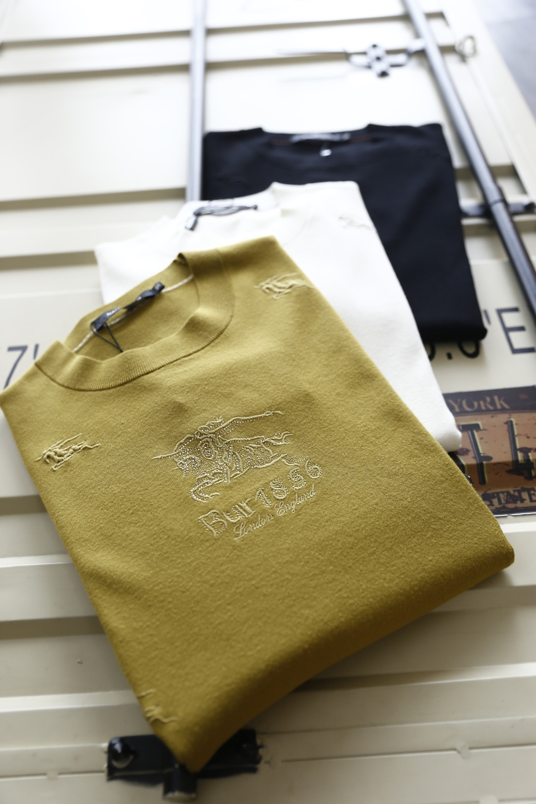 🔥巴宝丽/Burb*rry.2025秋季新品时尚男士打底针织衫！时尚经典圆领设计！奢华经典品牌战马LOG