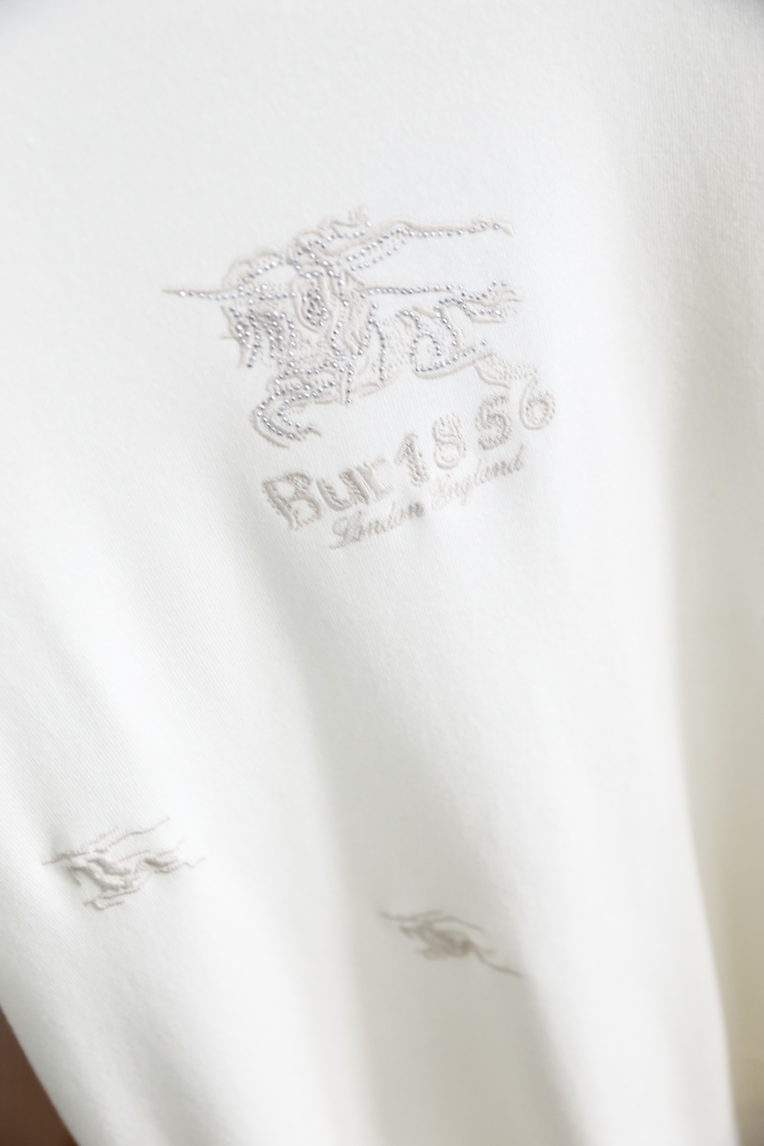 🔥巴宝丽/Burb*rry.2025秋季新品时尚男士打底针织衫！时尚经典圆领设计！奢华经典品牌战马LOG