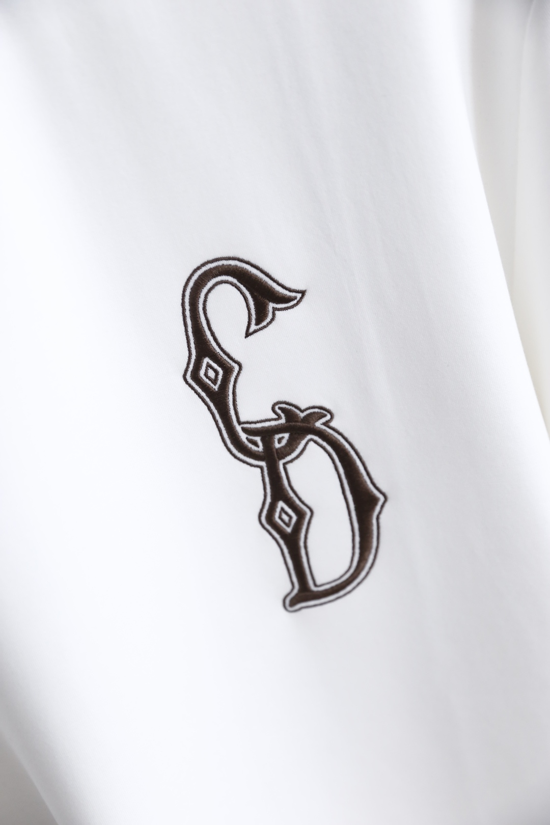 🔥迪奥/Christian D*or.2025秋季男士短袖👍🏼时尚经典圆领宽松版型设计！胸前品牌定制LO