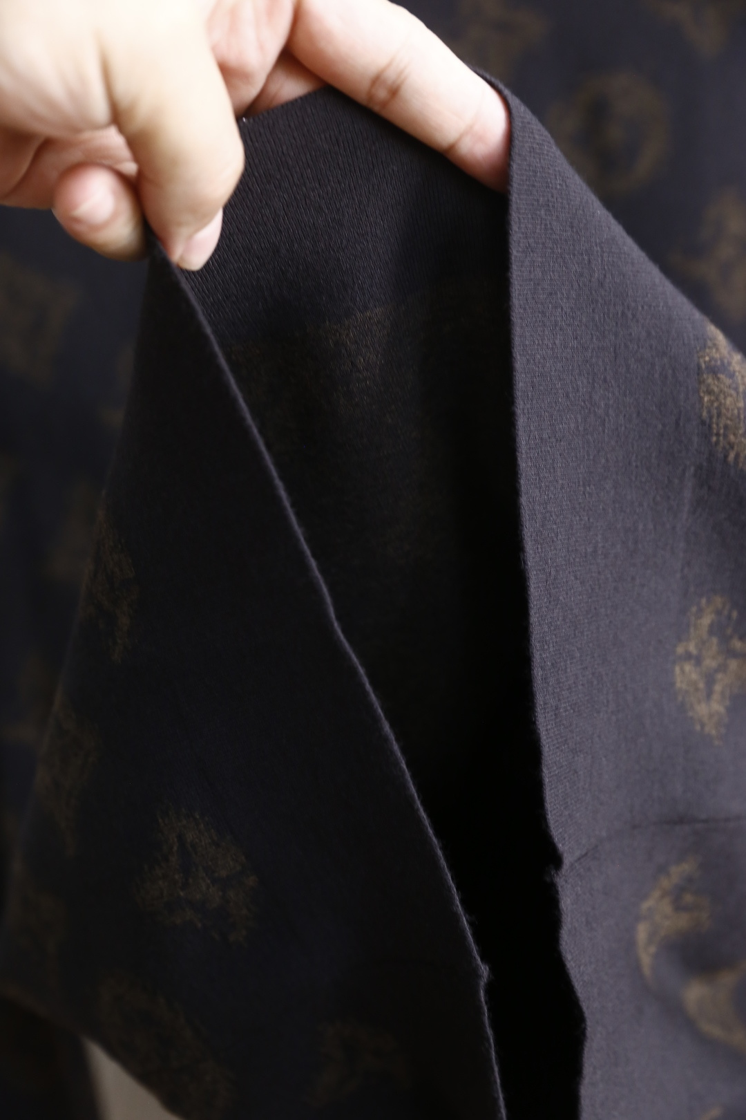 🔥华伦天奴.2025秋季新品男士长袖针织衫👍🏼独家呈现！奢华品牌元素LOGO搭配✅超级百搭极符合美学基调