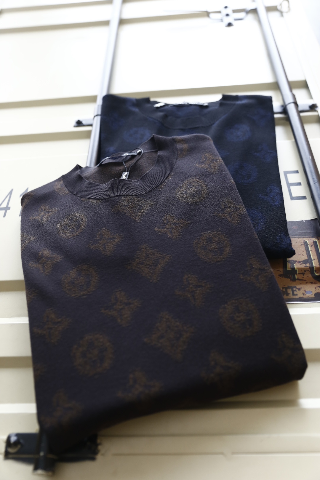 🔥华伦天奴.2025秋季新品男士长袖针织衫👍🏼独家呈现！奢华品牌元素LOGO搭配✅超级百搭极符合美学基调