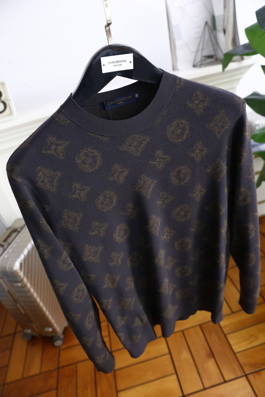 🔥华伦天奴.2025秋季新品男士长袖针织衫👍🏼独家呈现！奢华品牌元素LOGO搭配✅超级百搭极符合美学基调