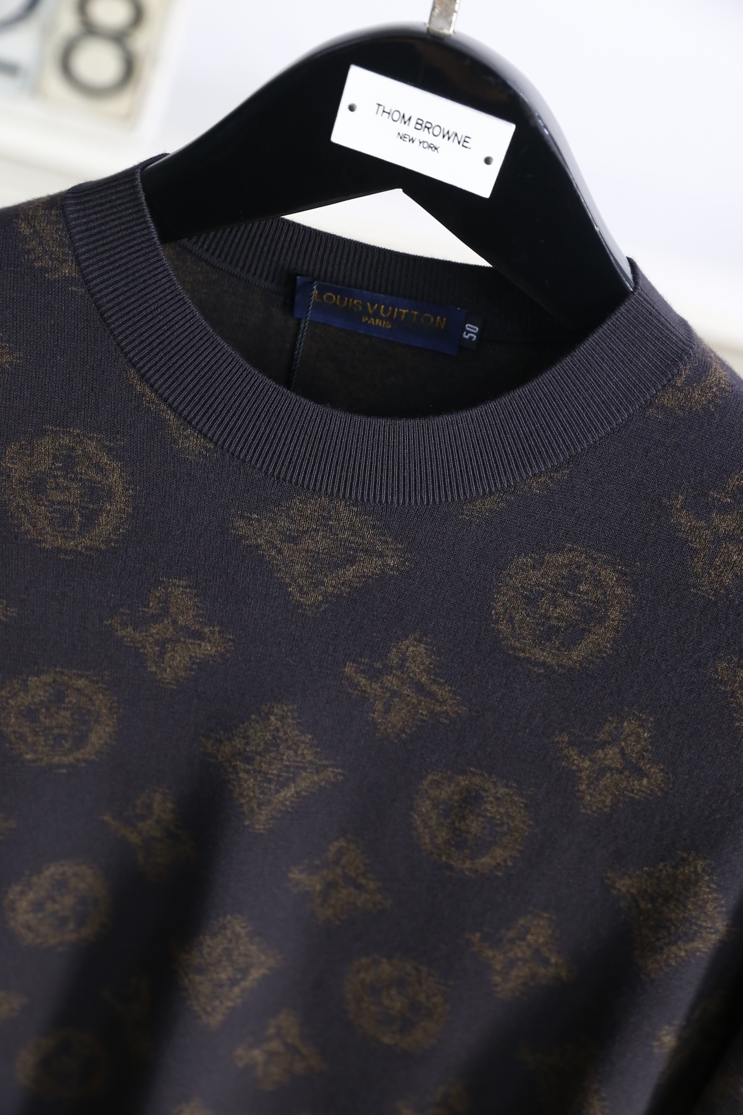 🔥华伦天奴.2025秋季新品男士长袖针织衫👍🏼独家呈现！奢华品牌元素LOGO搭配✅超级百搭极符合美学基调