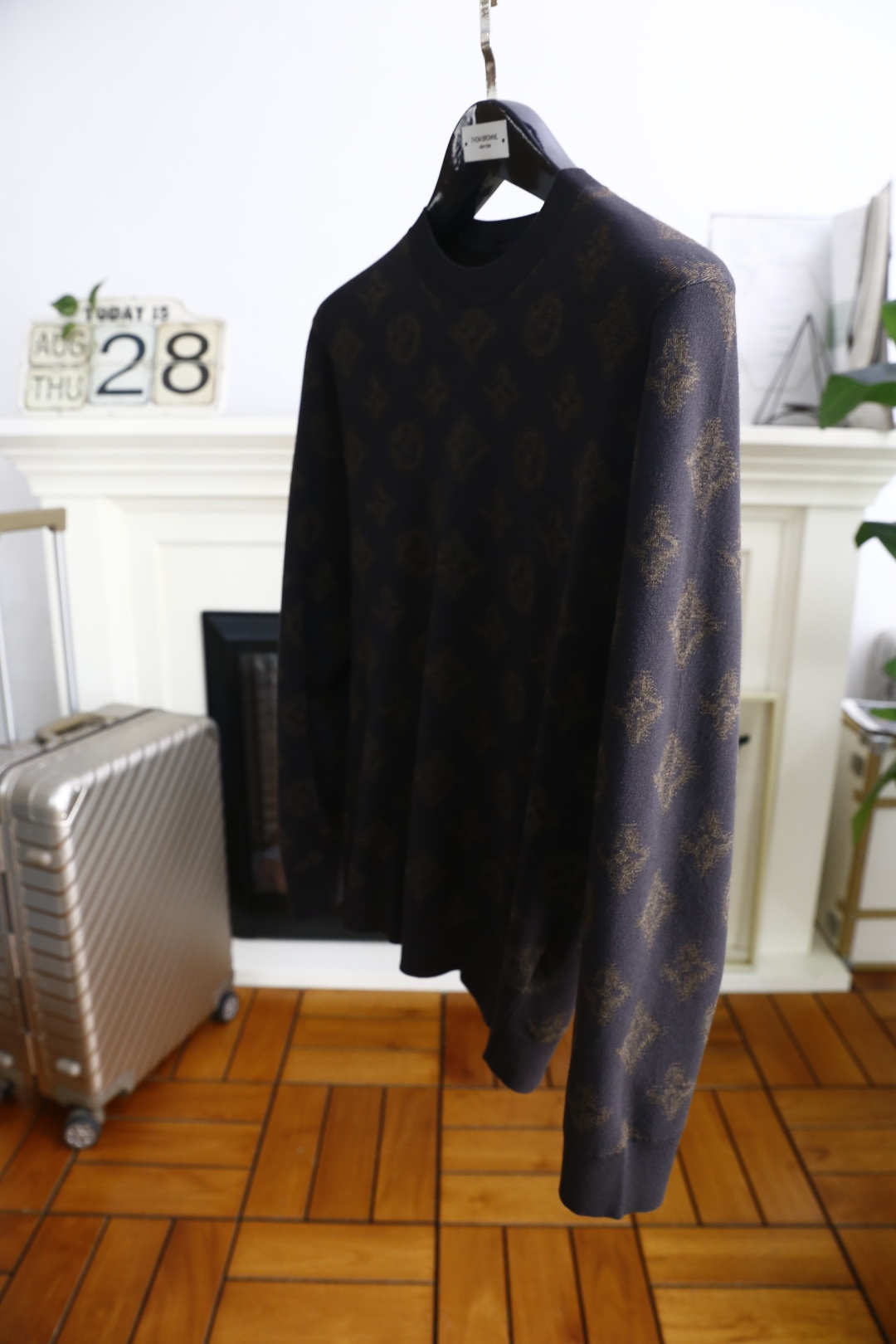 🔥华伦天奴.2025秋季新品男士长袖针织衫👍🏼独家呈现！奢华品牌元素LOGO搭配✅超级百搭极符合美学基调