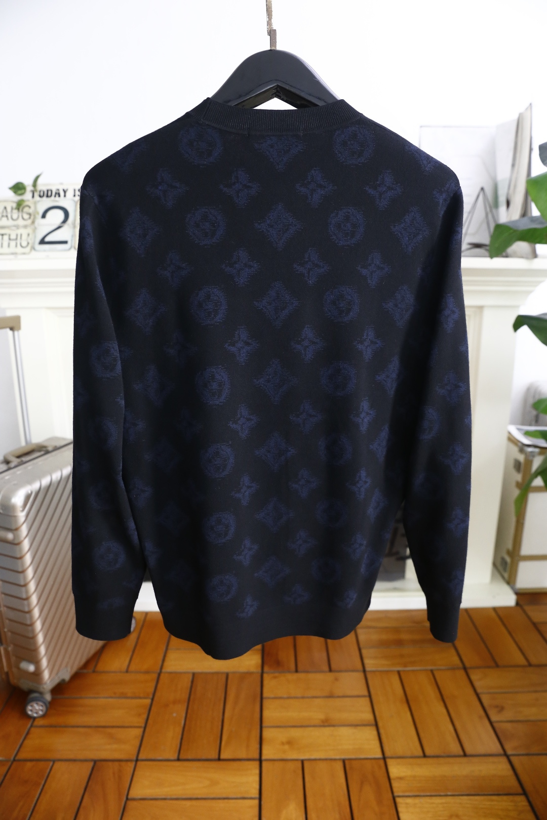 🔥华伦天奴.2025秋季新品男士长袖针织衫👍🏼独家呈现！奢华品牌元素LOGO搭配✅超级百搭极符合美学基调