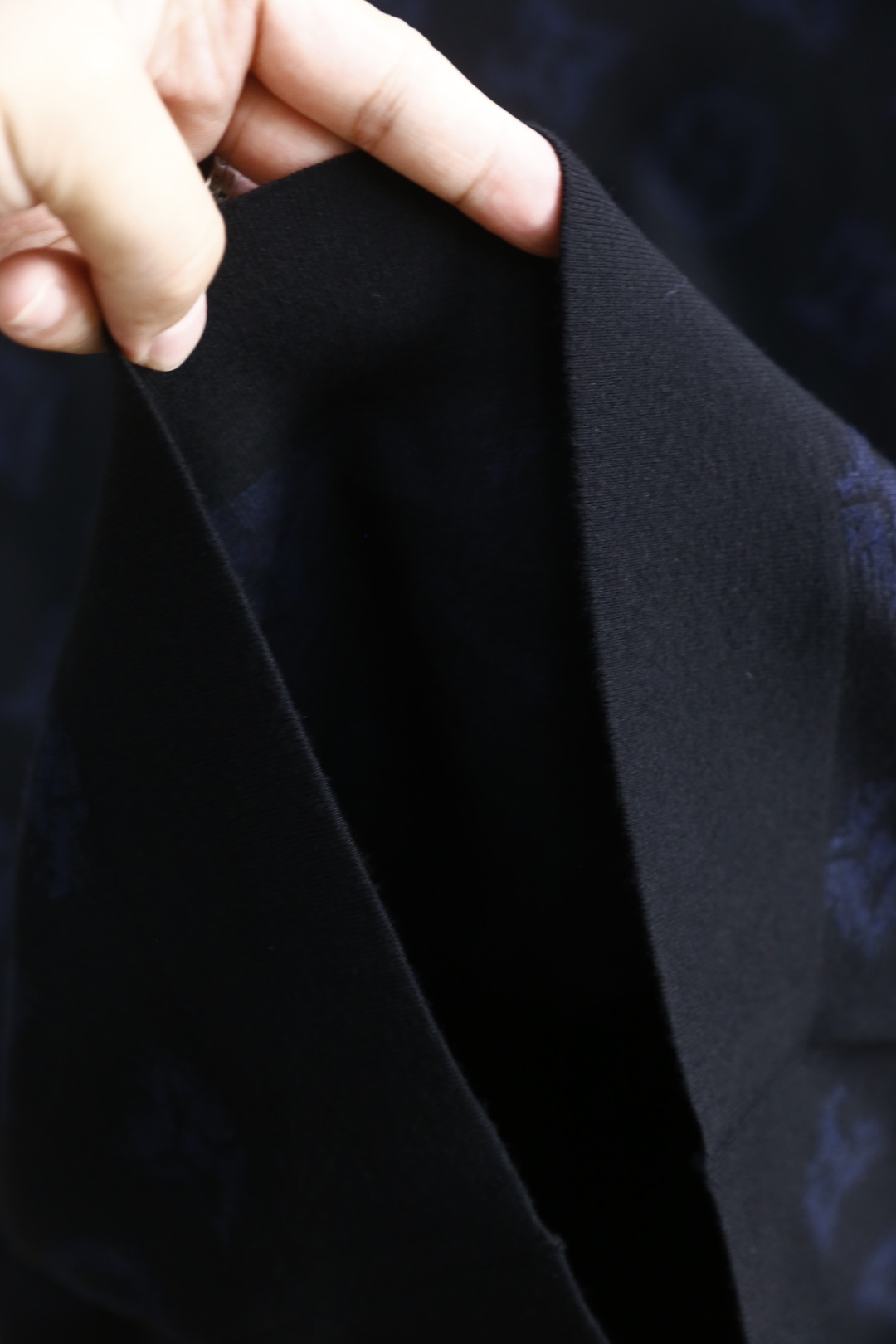 🔥华伦天奴.2025秋季新品男士长袖针织衫👍🏼独家呈现！奢华品牌元素LOGO搭配✅超级百搭极符合美学基调