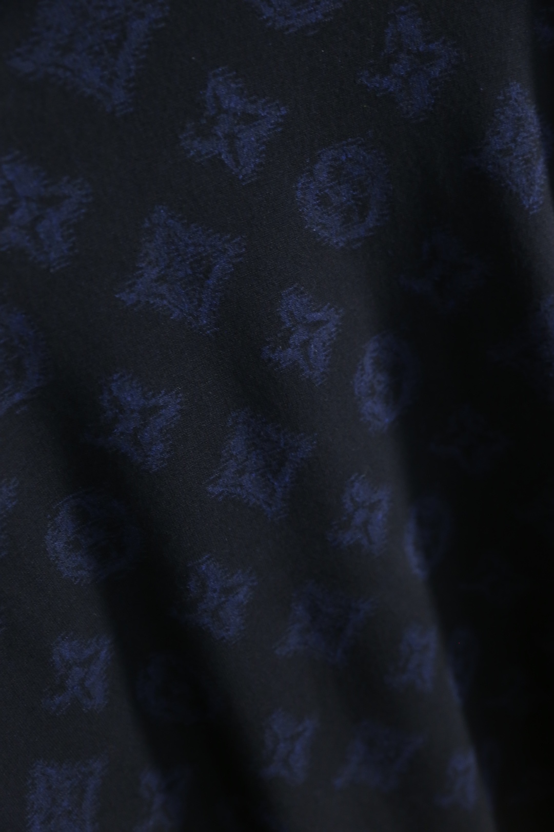 🔥华伦天奴.2025秋季新品男士长袖针织衫👍🏼独家呈现！奢华品牌元素LOGO搭配✅超级百搭极符合美学基调