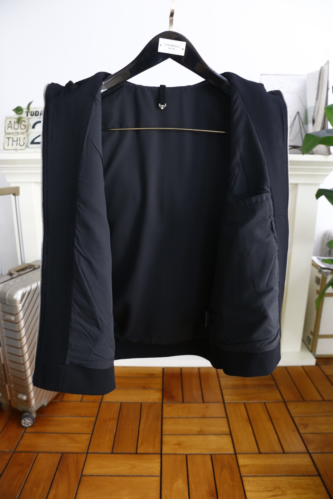 🔥普拉*/Pr*da.2025秋季新品🆕时尚男士连帽针织马甲！简约时尚又不失细节感一款，奢华经典品牌三角