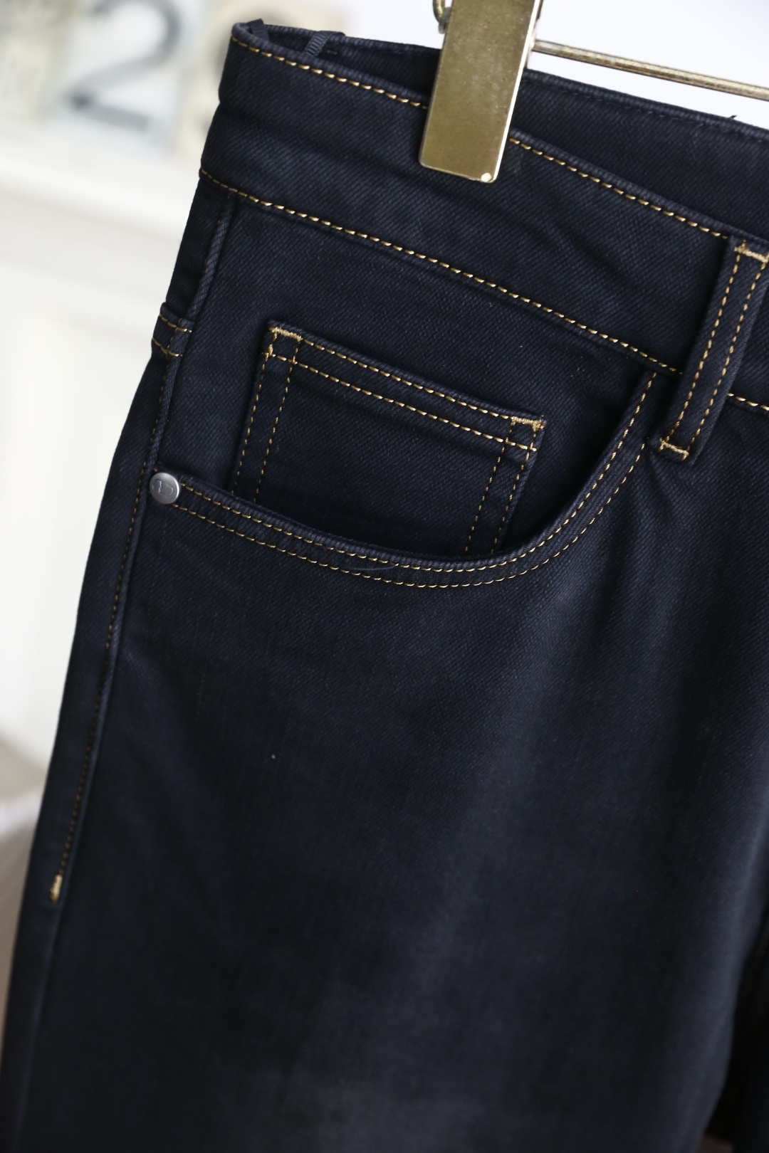 🔥华伦天奴.25秋季新品时尚男士牛仔裤👖采用客供水洗弹力牛仔裤！奢华经典品牌Logo设计！时尚潮流因此已