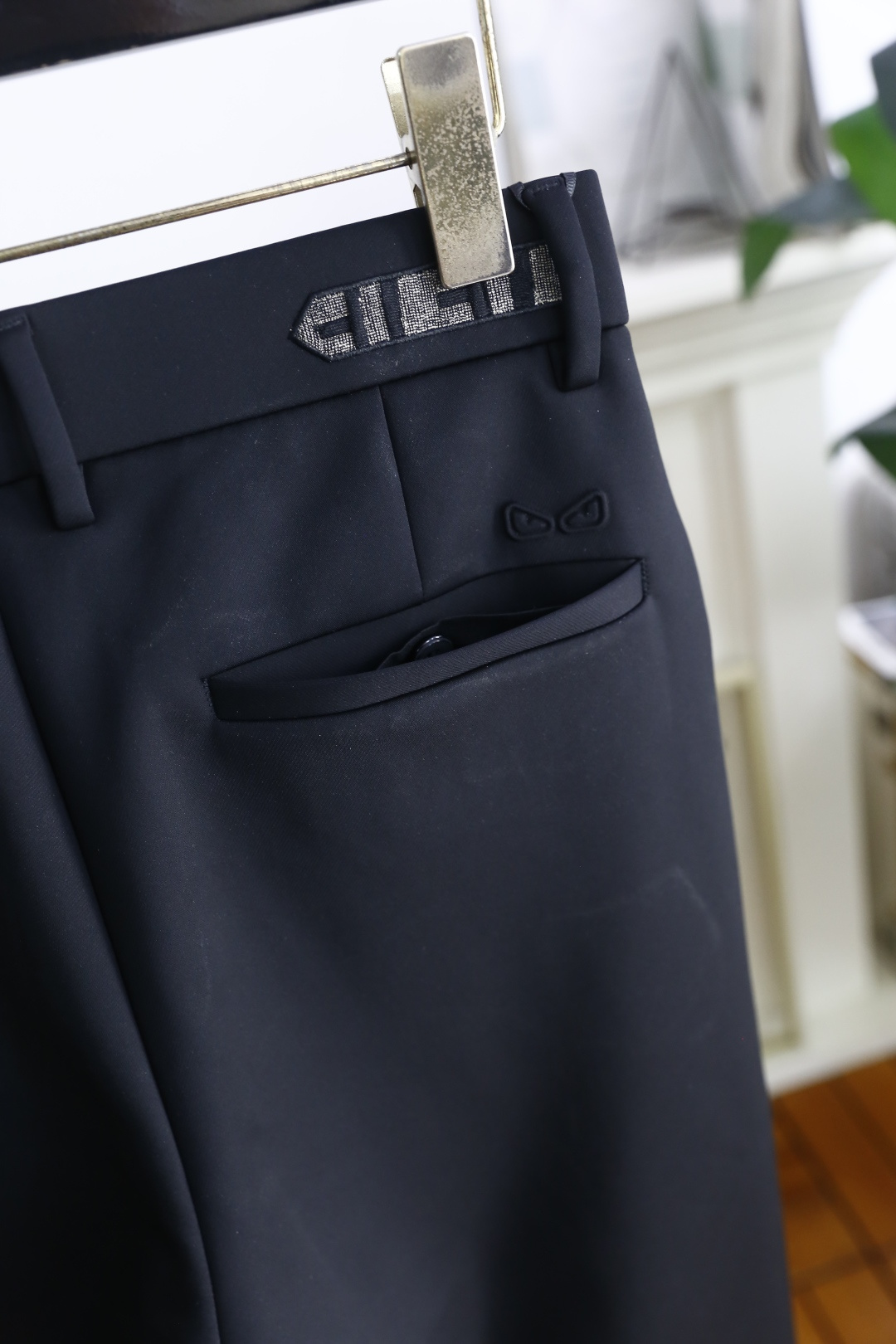 🔥芬迪/Fe*di.2025秋季新品🆕时尚男士休闲西裤！采用舒适定制棉面料，奢华经典品牌LOGO设计！上