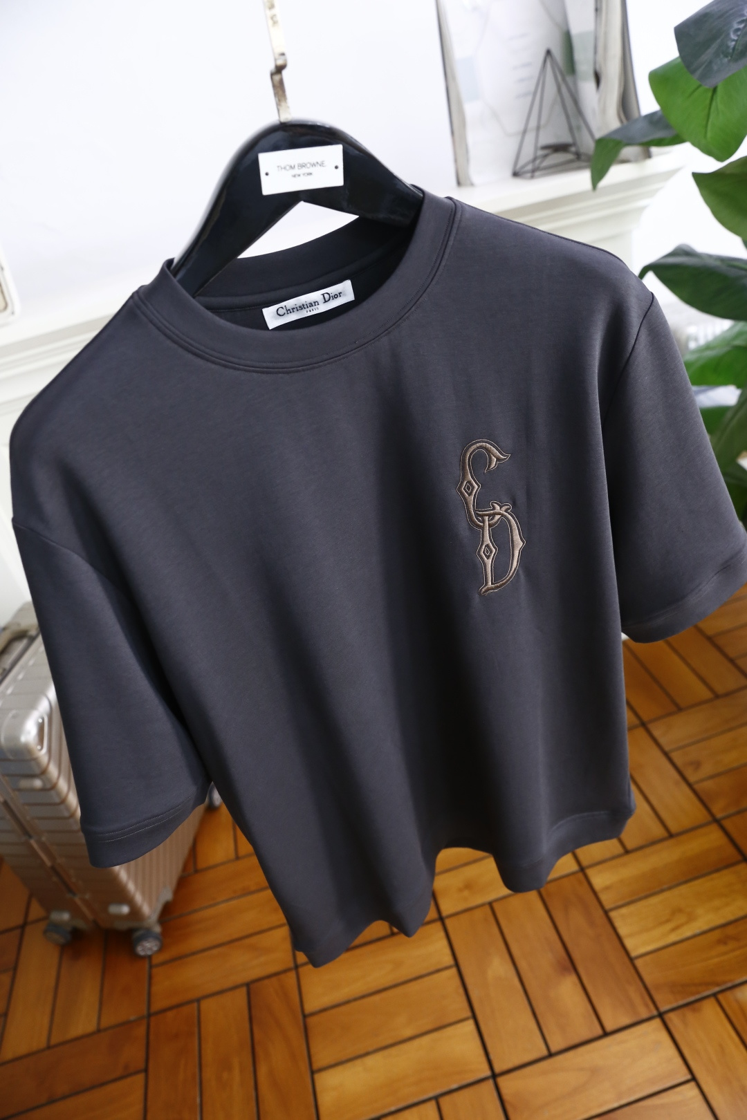 🔥迪奥/Christian D*or.2025秋季男士短袖👍🏼时尚经典圆领宽松版型设计！胸前品牌定制LO