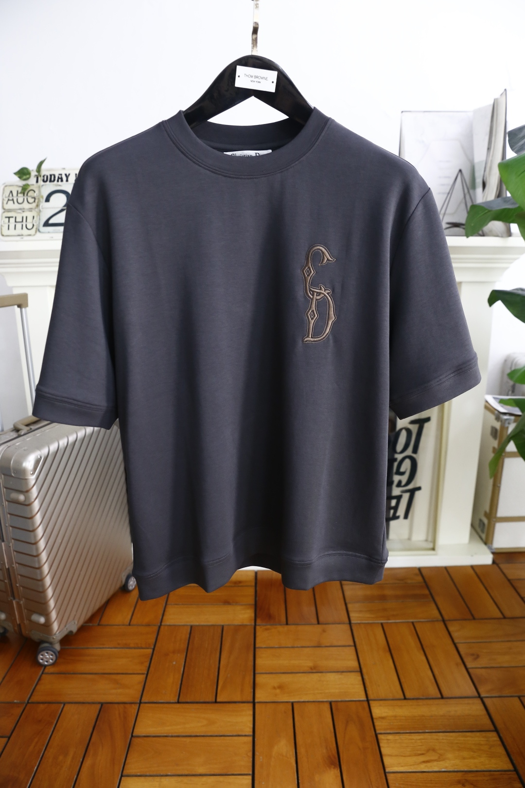 🔥迪奥/Christian D*or.2025秋季男士短袖👍🏼时尚经典圆领宽松版型设计！胸前品牌定制LO