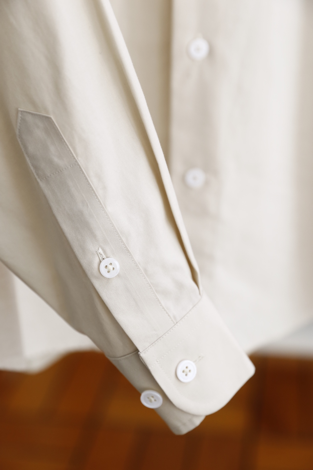 🔥普拉*/Pr*da.25秋季男士长袖衬衫！胸前奢华品牌经典三角标字母LOGO设计品相完美如斯，采用舒适