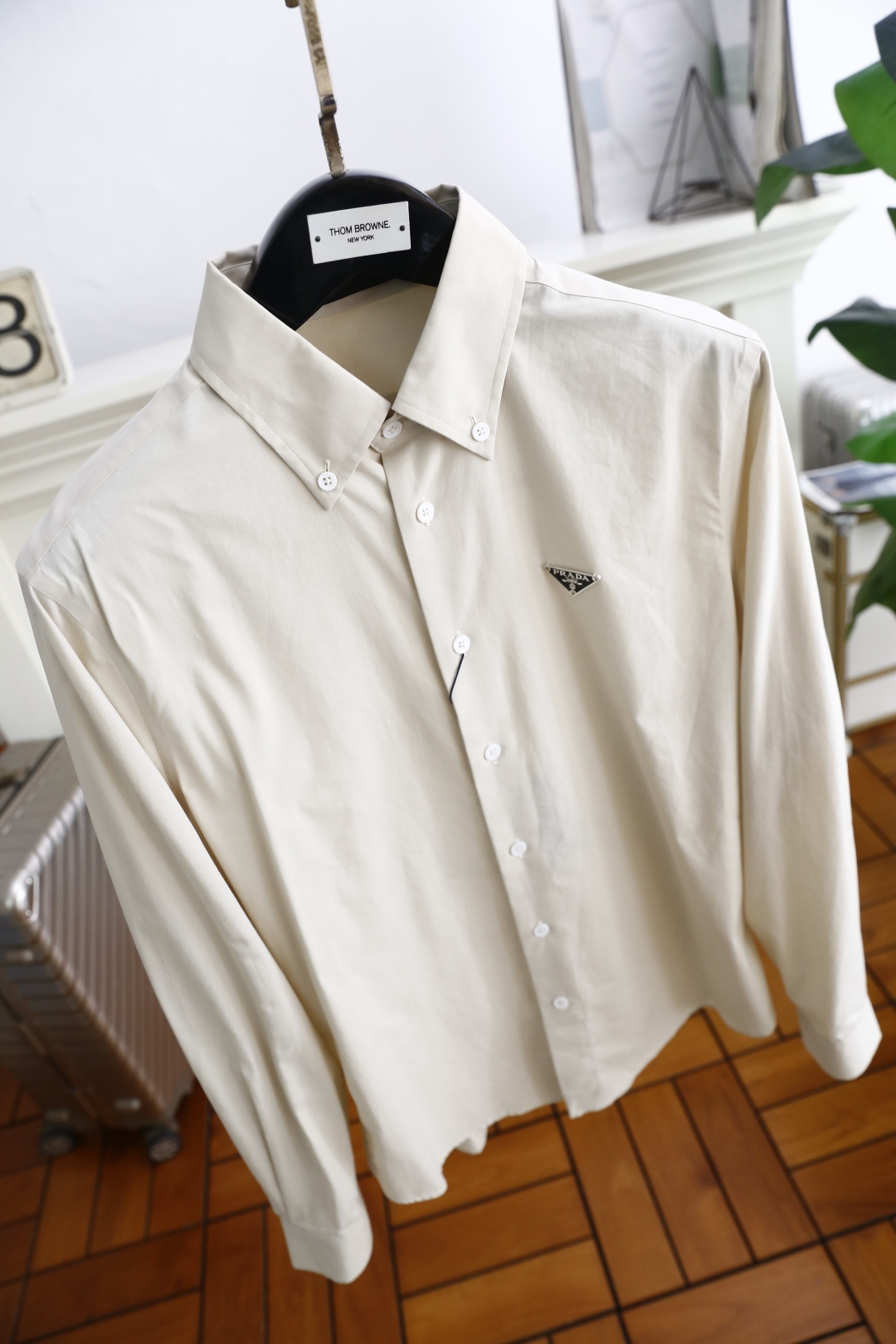 🔥普拉*/Pr*da.25秋季男士长袖衬衫！胸前奢华品牌经典三角标字母LOGO设计品相完美如斯，采用舒适