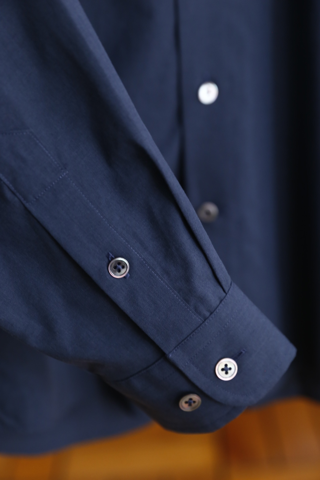 🔥普拉*/Pr*da.25秋季男士长袖衬衫！胸前奢华品牌经典三角标字母LOGO设计品相完美如斯，采用舒适