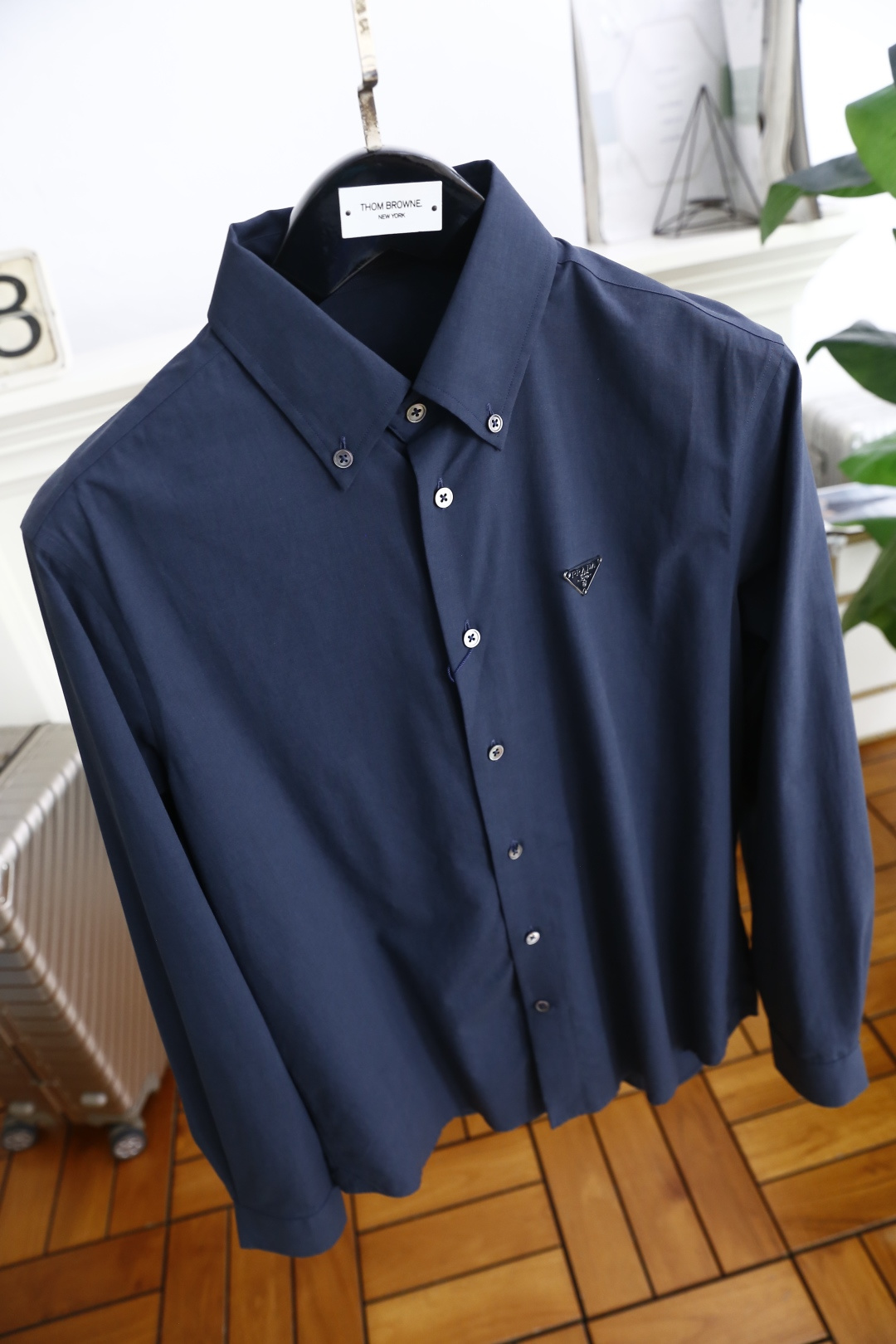 🔥普拉*/Pr*da.25秋季男士长袖衬衫！胸前奢华品牌经典三角标字母LOGO设计品相完美如斯，采用舒适