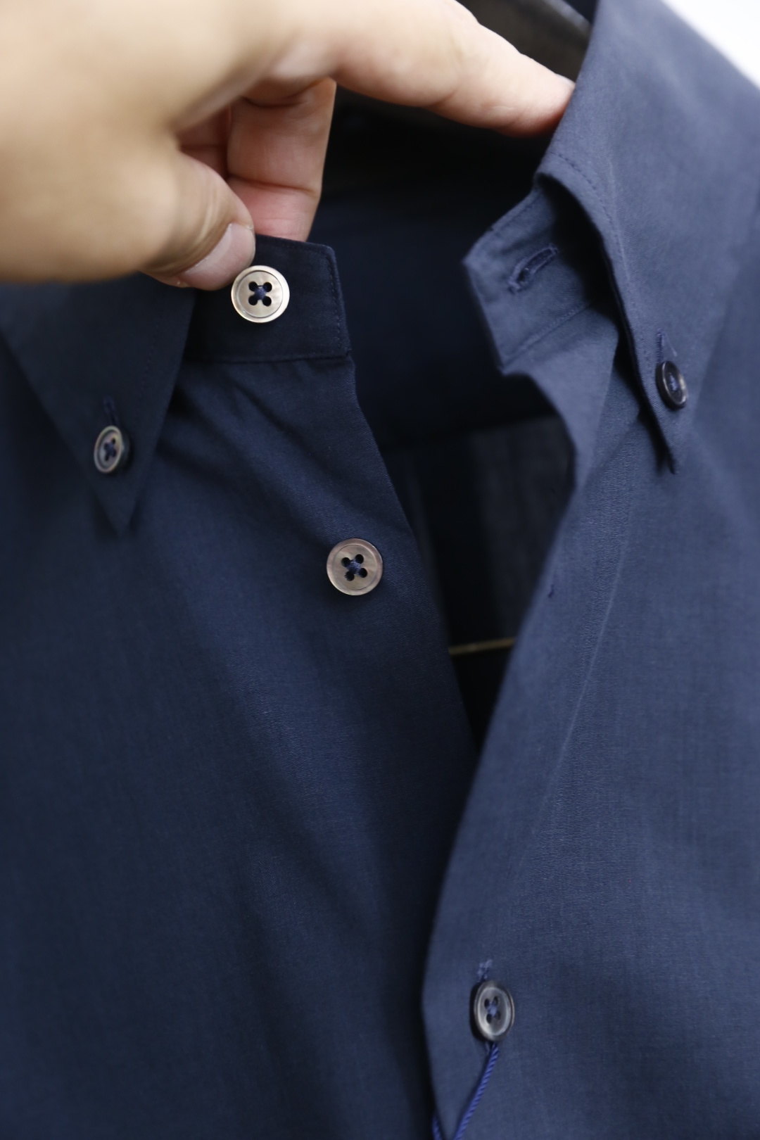 🔥普拉*/Pr*da.25秋季男士长袖衬衫！胸前奢华品牌经典三角标字母LOGO设计品相完美如斯，采用舒适