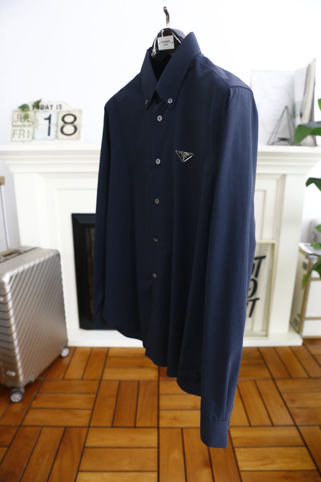 🔥普拉*/Pr*da.25秋季男士长袖衬衫！胸前奢华品牌经典三角标字母LOGO设计品相完美如斯，采用舒适