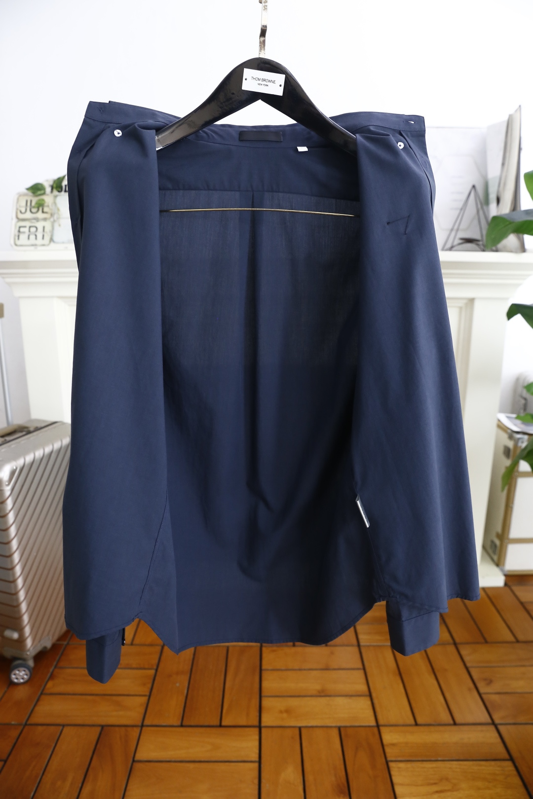 🔥普拉*/Pr*da.25秋季男士长袖衬衫！胸前奢华品牌经典三角标字母LOGO设计品相完美如斯，采用舒适