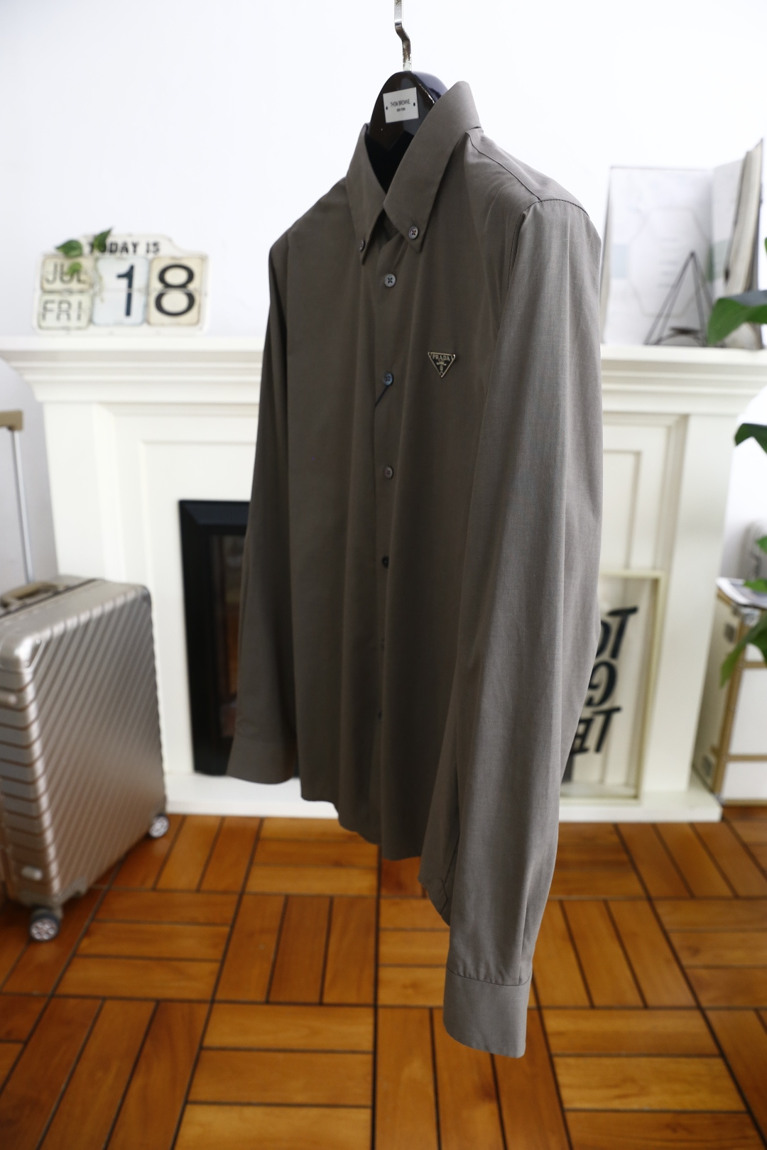 🔥普拉*/Pr*da.25秋季男士长袖衬衫！胸前奢华品牌经典三角标字母LOGO设计品相完美如斯，采用舒适
