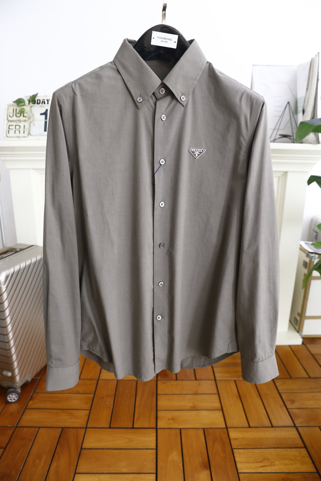 🔥普拉*/Pr*da.25秋季男士长袖衬衫！胸前奢华品牌经典三角标字母LOGO设计品相完美如斯，采用舒适