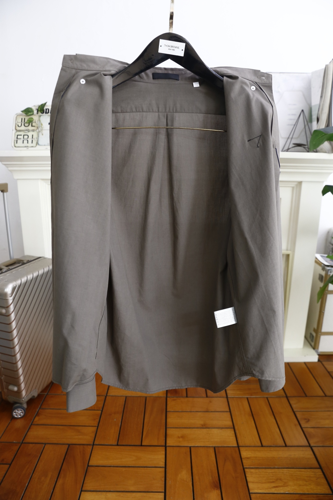 🔥普拉*/Pr*da.25秋季男士长袖衬衫！胸前奢华品牌经典三角标字母LOGO设计品相完美如斯，采用舒适