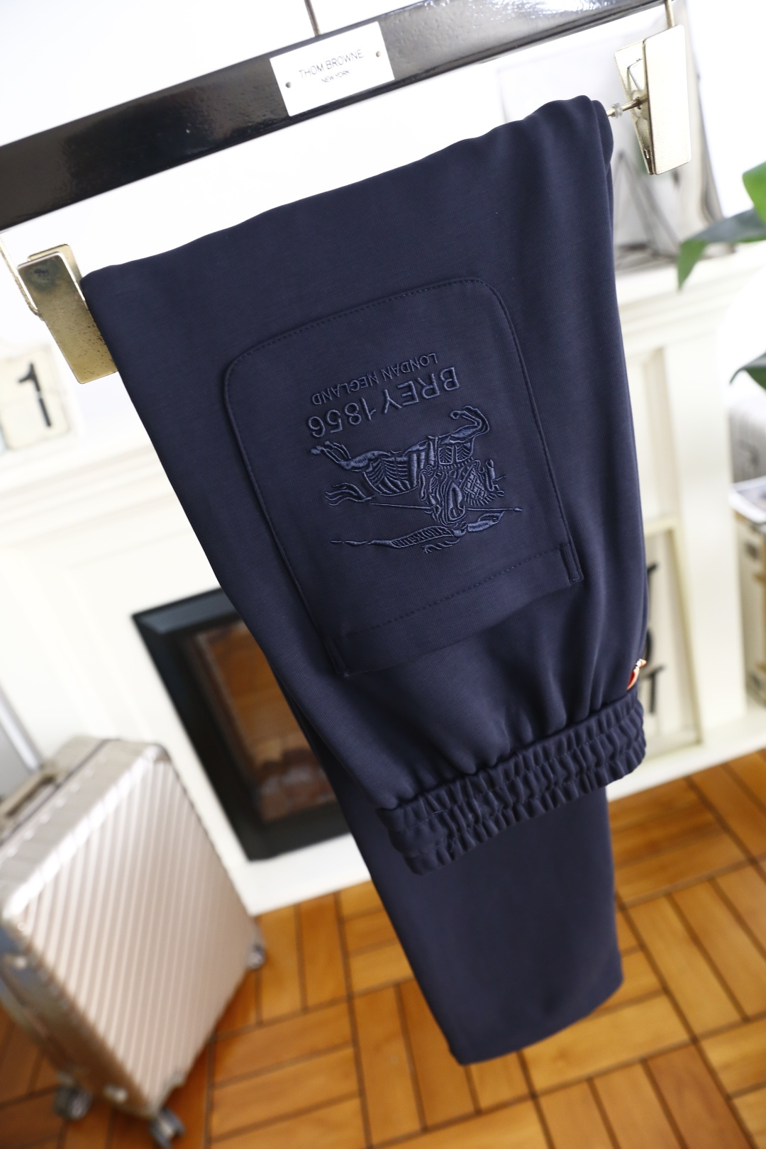 🔥巴宝丽/Bur*erry.2025秋季新款男士休闲裤！采用进口舒适面料，奢华经典品牌战马LOGO设计 