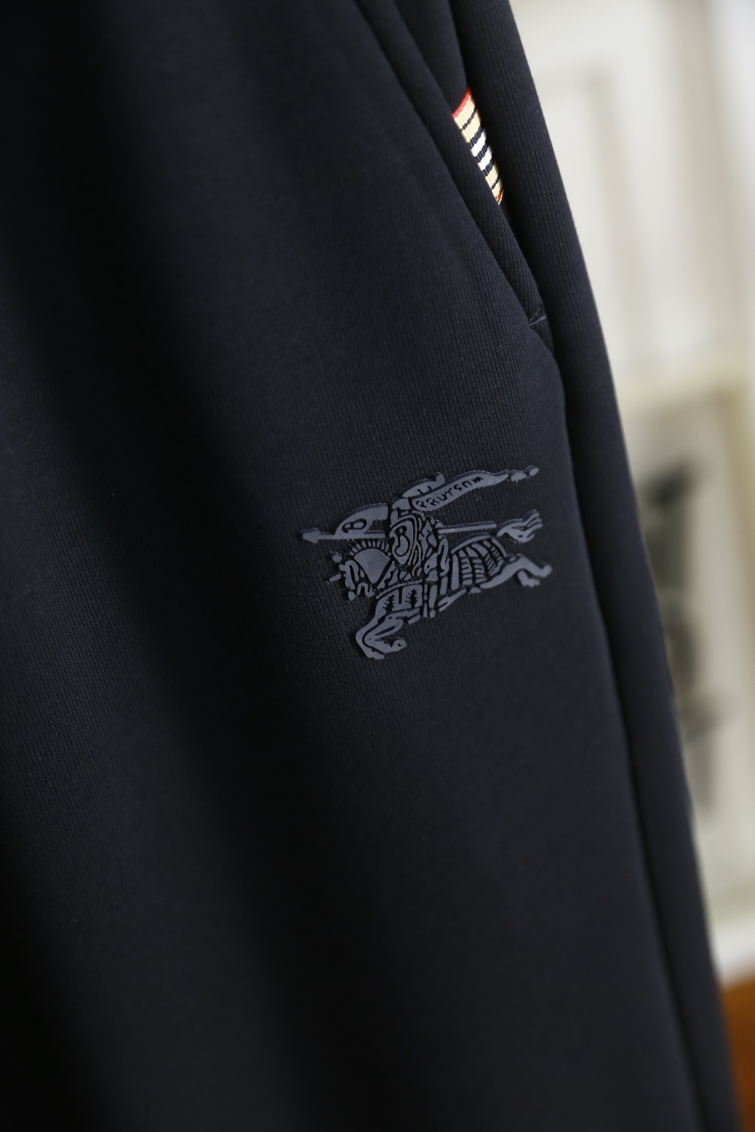 🔥巴宝丽/Bur*erry.2025秋季新款男士休闲裤！采用进口舒适面料，奢华经典品牌战马LOGO设计 