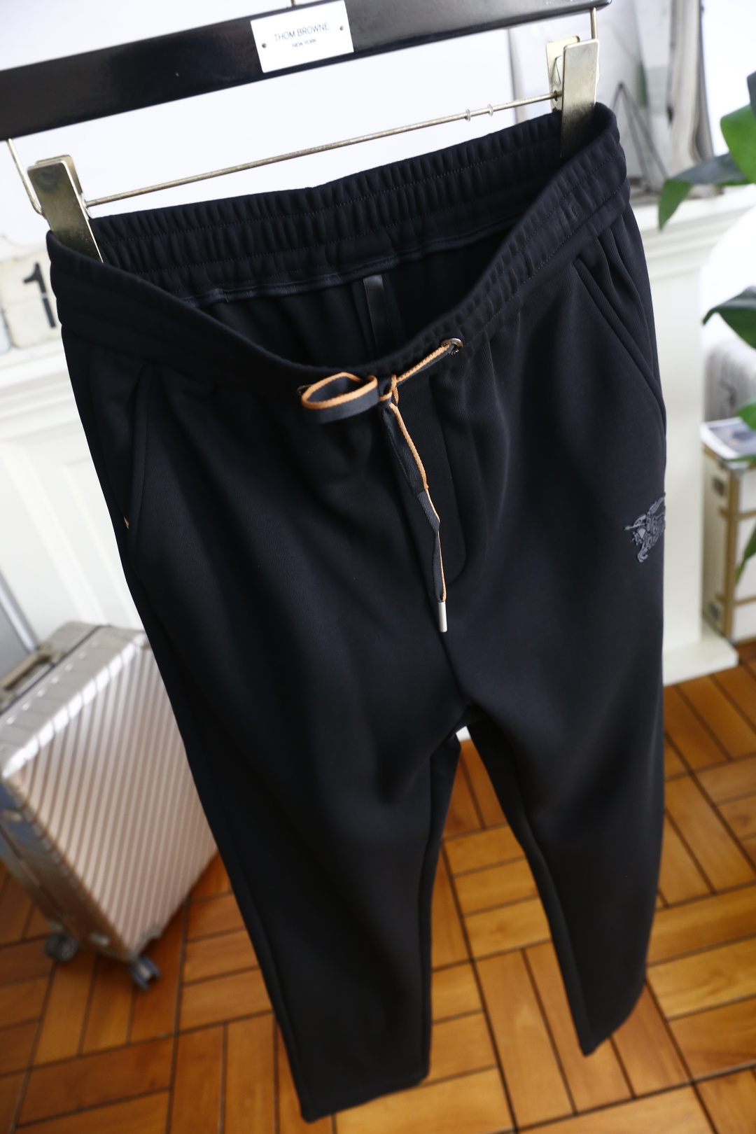 🔥巴宝丽/Bur*erry.2025秋季新款男士休闲裤！采用进口舒适面料，奢华经典品牌战马LOGO设计 