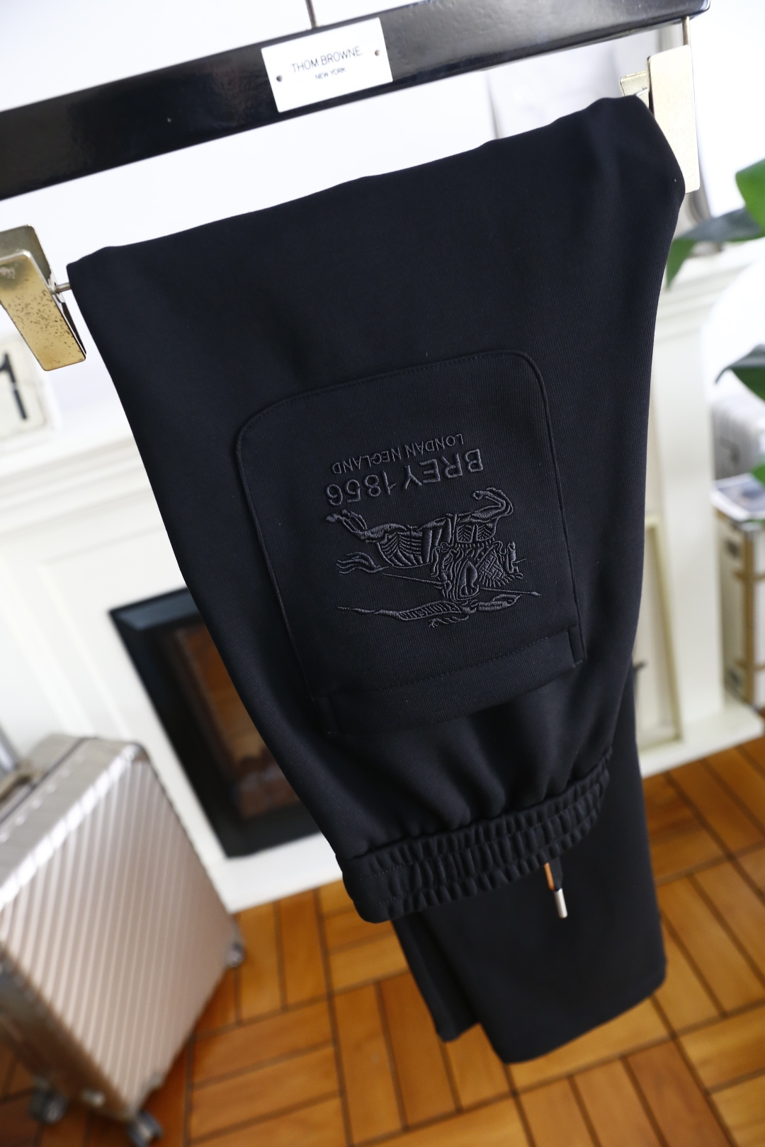 🔥巴宝丽/Bur*erry.2025秋季新款男士休闲裤！采用进口舒适面料，奢华经典品牌战马LOGO设计 