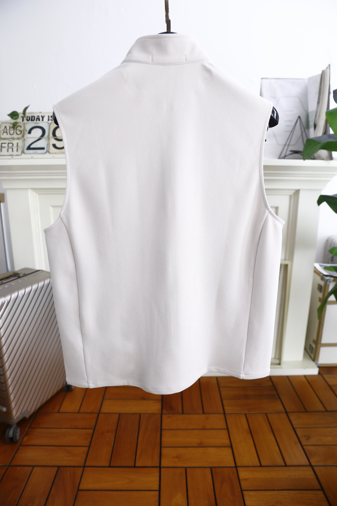 🔥罗意威.2025秋季新品！时尚男士薄款马甲👍简约时尚又不失细节感一款，奢华经典定制LOGO设计！每一处