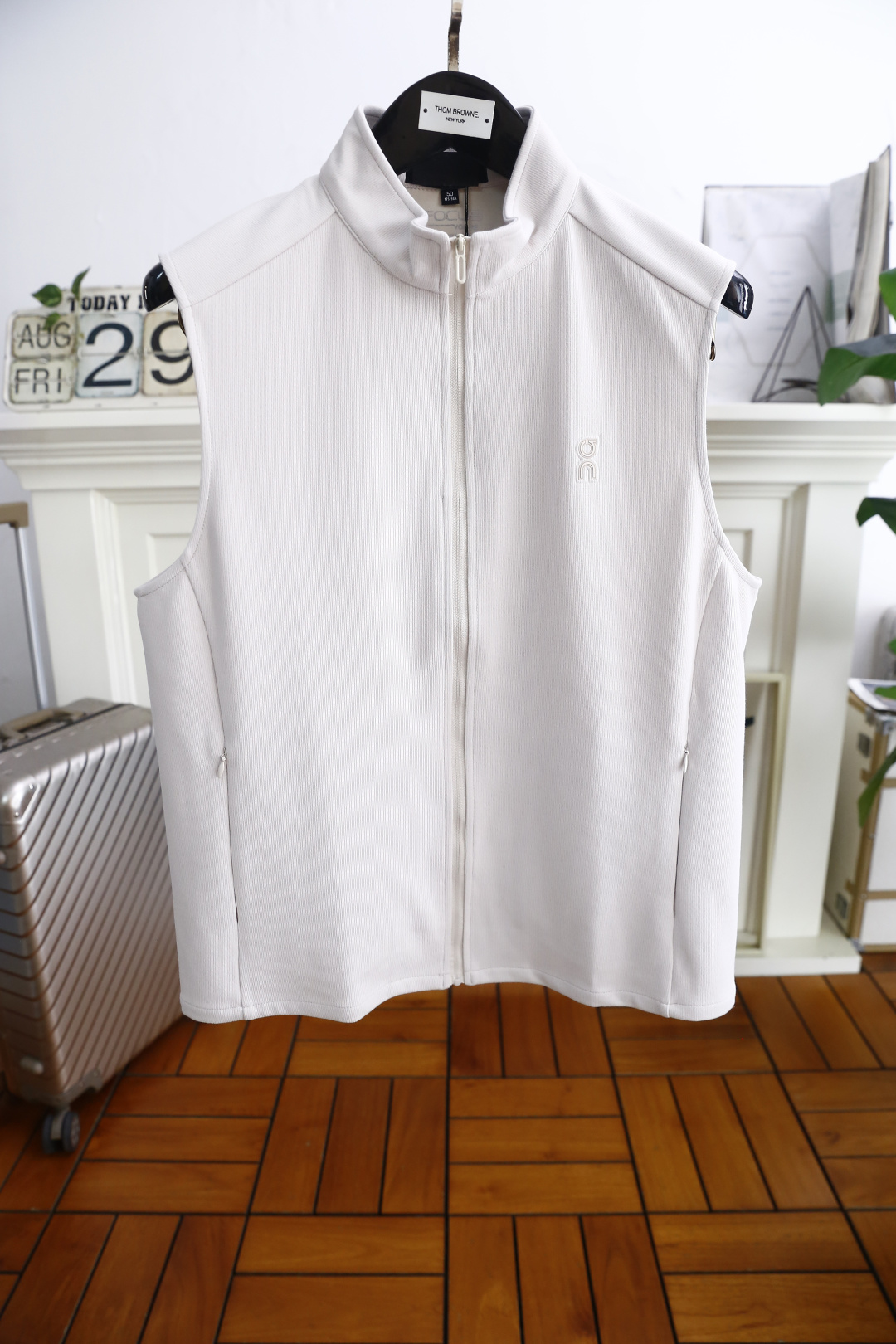 🔥罗意威.2025秋季新品！时尚男士薄款马甲👍简约时尚又不失细节感一款，奢华经典定制LOGO设计！每一处