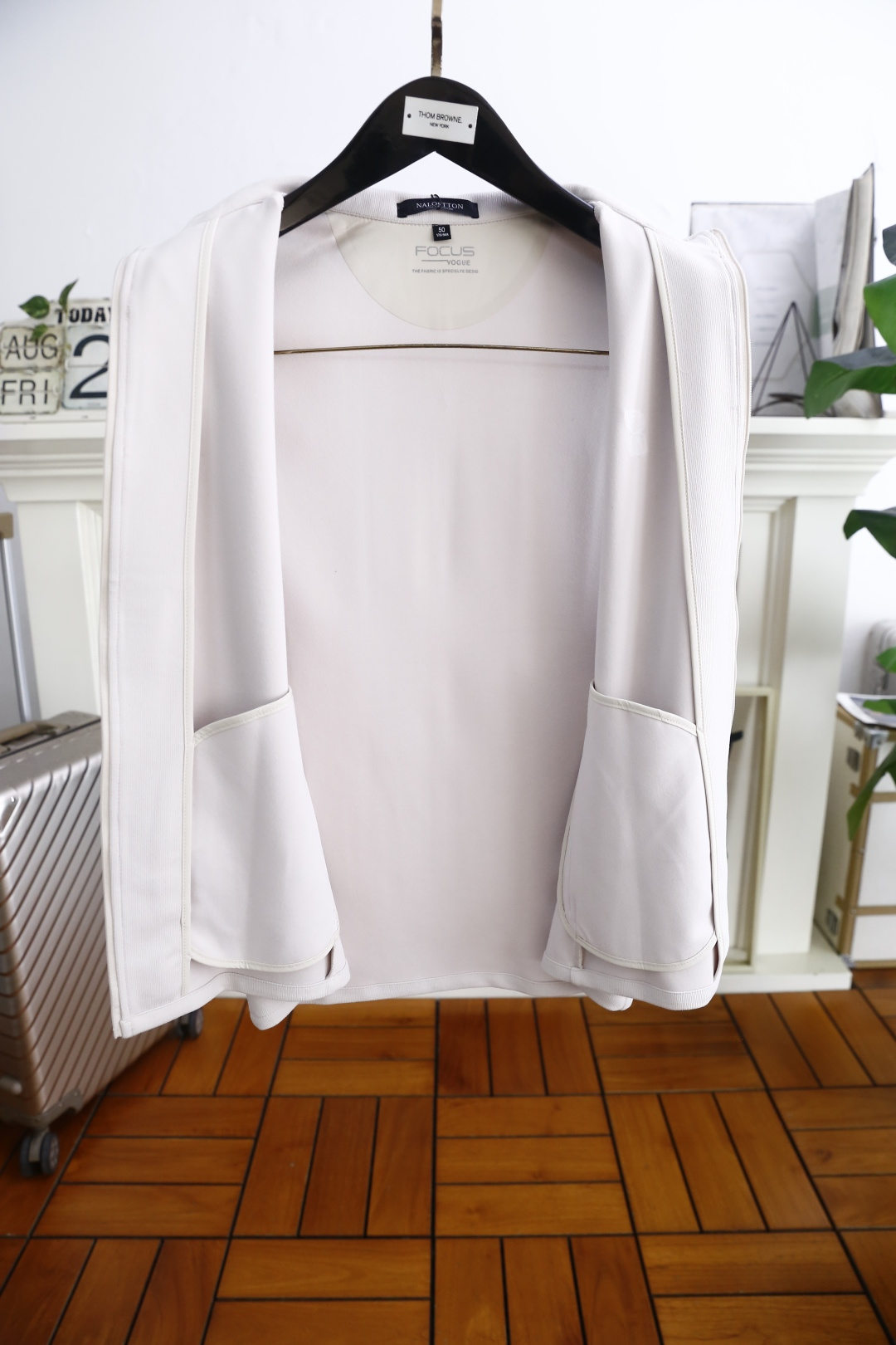 🔥罗意威.2025秋季新品！时尚男士薄款马甲👍简约时尚又不失细节感一款，奢华经典定制LOGO设计！每一处