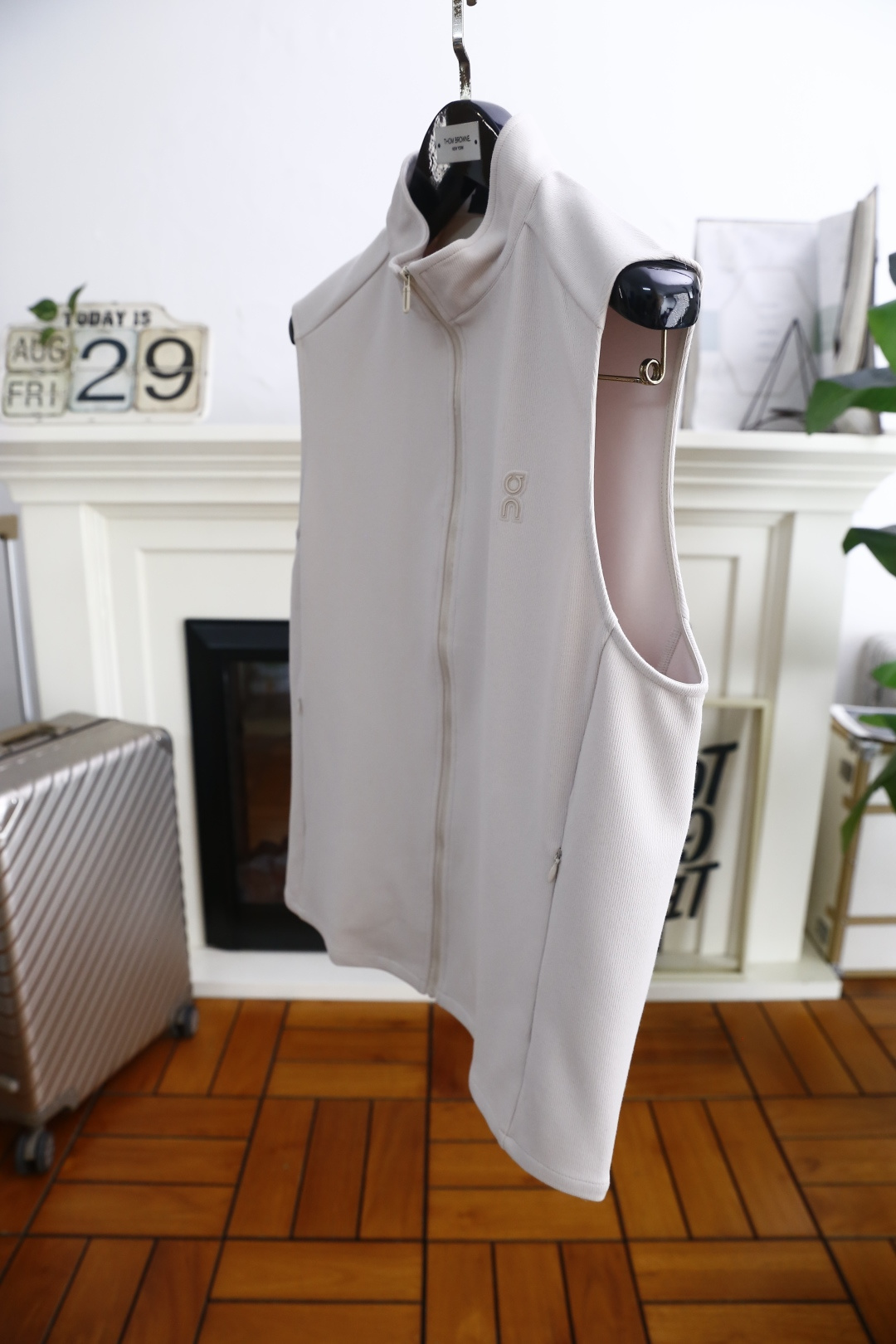 🔥罗意威.2025秋季新品！时尚男士薄款马甲👍简约时尚又不失细节感一款，奢华经典定制LOGO设计！每一处