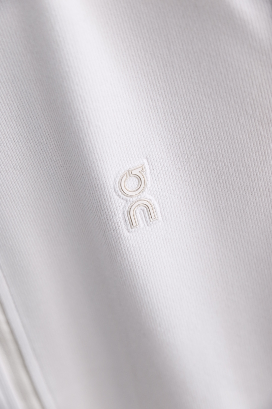 🔥罗意威.2025秋季新品！时尚男士薄款马甲👍简约时尚又不失细节感一款，奢华经典定制LOGO设计！每一处