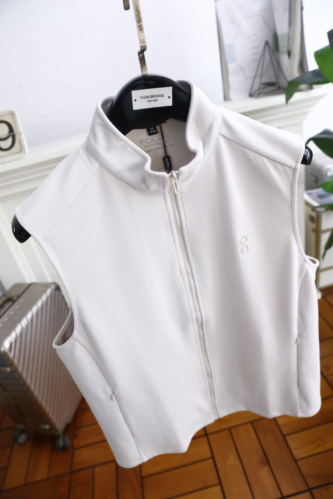 🔥罗意威.2025秋季新品！时尚男士薄款马甲👍简约时尚又不失细节感一款，奢华经典定制LOGO设计！每一处