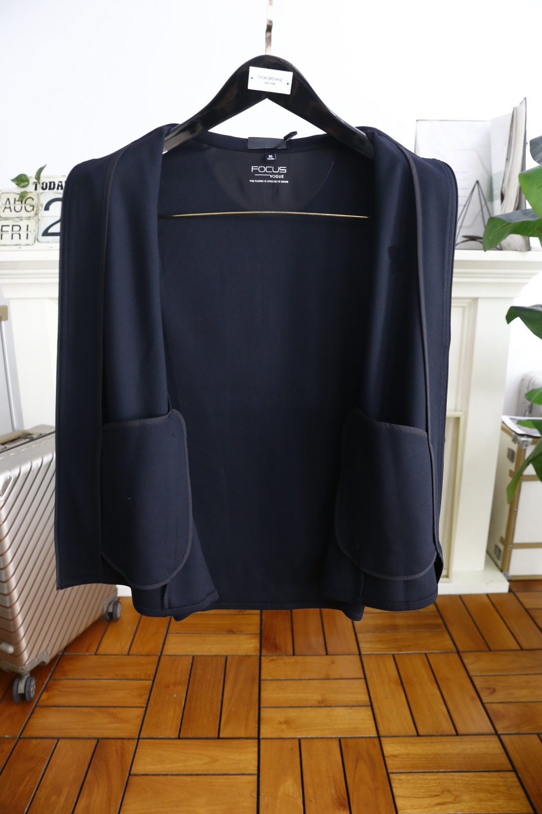 🔥罗意威.2025秋季新品！时尚男士薄款马甲👍简约时尚又不失细节感一款，奢华经典定制LOGO设计！每一处