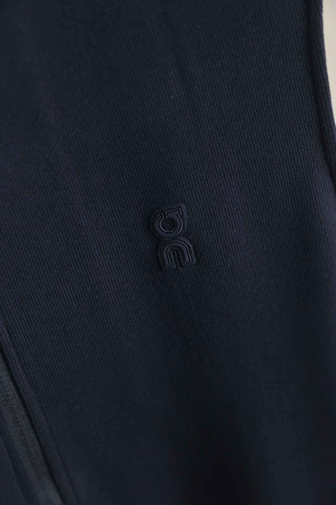 🔥罗意威.2025秋季新品！时尚男士薄款马甲👍简约时尚又不失细节感一款，奢华经典定制LOGO设计！每一处