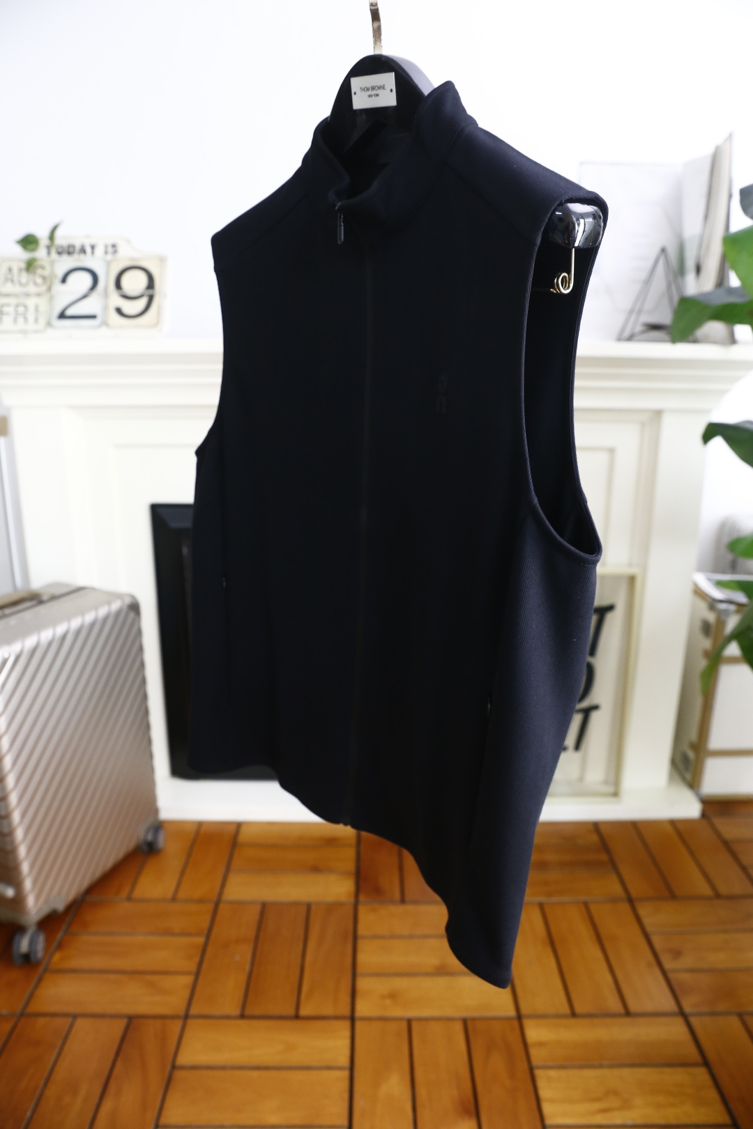 🔥罗意威.2025秋季新品！时尚男士薄款马甲👍简约时尚又不失细节感一款，奢华经典定制LOGO设计！每一处