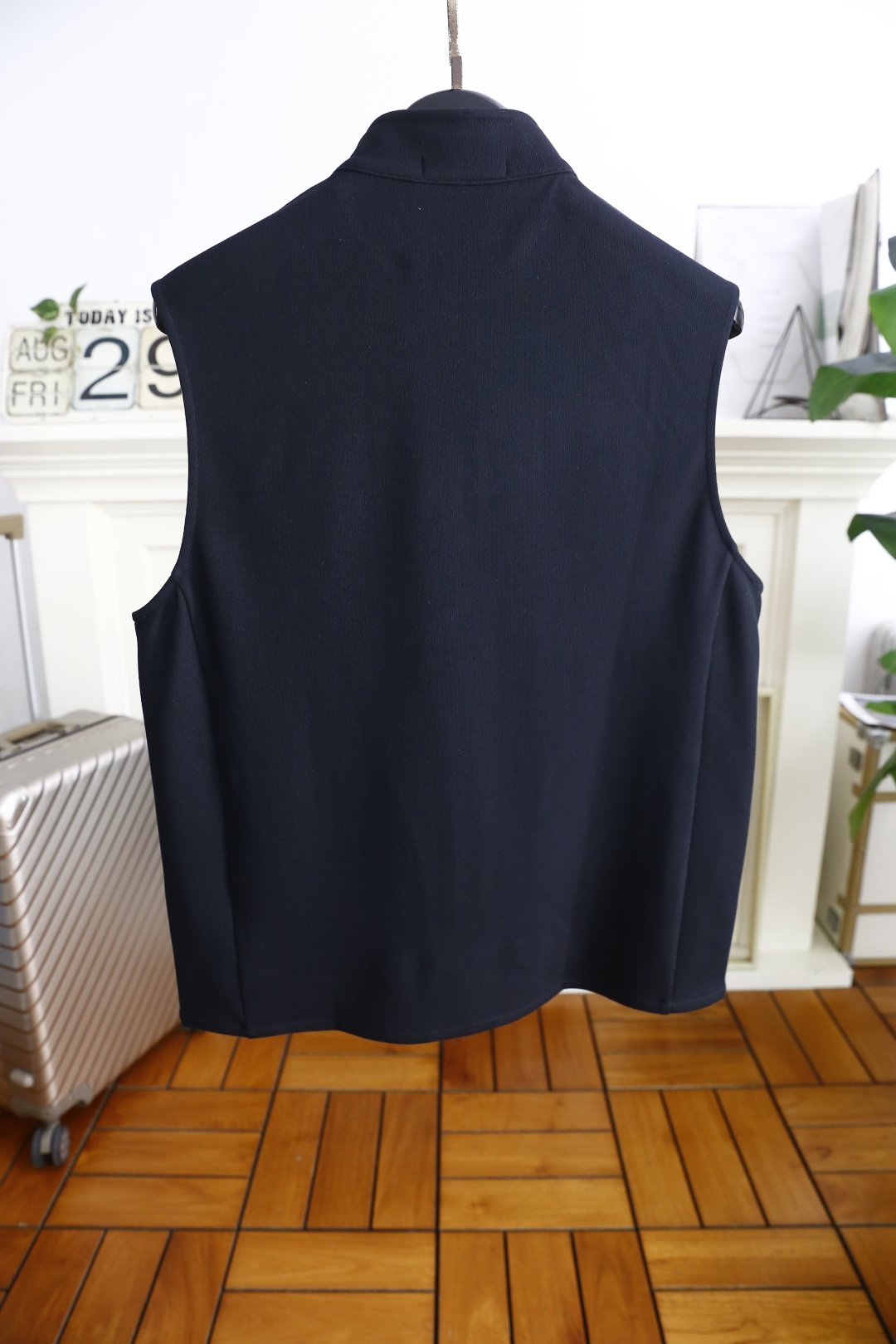 🔥罗意威.2025秋季新品！时尚男士薄款马甲👍简约时尚又不失细节感一款，奢华经典定制LOGO设计！每一处