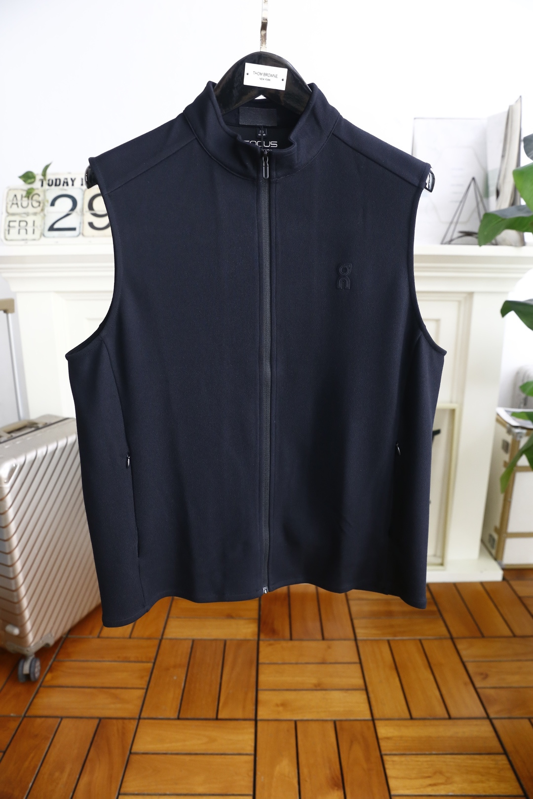 🔥罗意威.2025秋季新品！时尚男士薄款马甲👍简约时尚又不失细节感一款，奢华经典定制LOGO设计！每一处