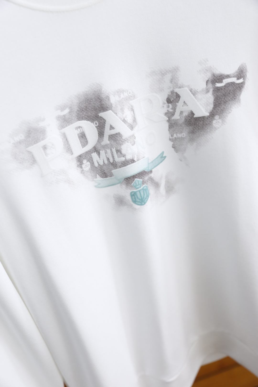 🔥普拉*/Pr*da.2025秋季新品男士套头卫衣！奢华经典品牌字母LOGO搭配👍🏼采用高档顶级🔝面料，