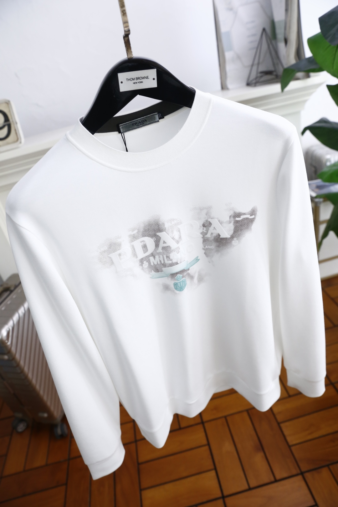 🔥普拉*/Pr*da.2025秋季新品男士套头卫衣！奢华经典品牌字母LOGO搭配👍🏼采用高档顶级🔝面料，