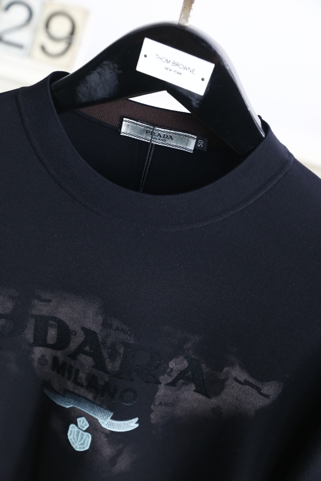 🔥普拉*/Pr*da.2025秋季新品男士套头卫衣！奢华经典品牌字母LOGO搭配👍🏼采用高档顶级🔝面料，